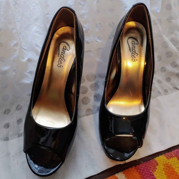 Gorgeous Candie*s black patent leather pumps - Picture 3 of 3